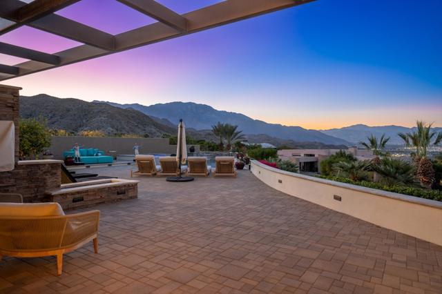 15 Buena Vista Court, Rancho Mirage CA: https://media.crmls.org/mediaz/1a545ec4-4cd9-48f6-a988-2822f8050022.jpg