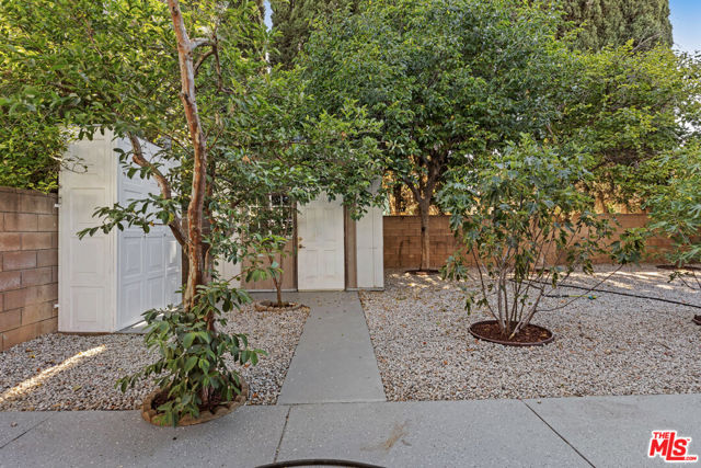 8557 Norwich Avenue, North Hills CA: https://media.crmls.org/mediaz/1a54d54b-3d67-47be-a56e-db4178a06e55.jpg