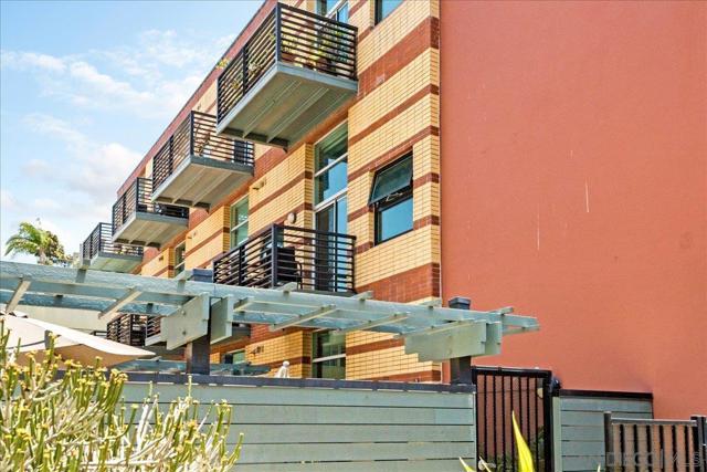 3211 5Th Ave, San Diego CA: https://media.crmls.org/mediaz/1a5502fd-0cb6-4330-a4c3-94da83b5c439.jpg