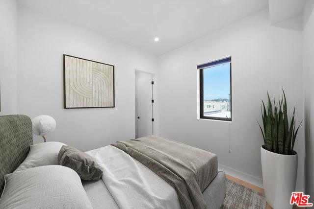733 N Gramercy Place, Los Angeles CA: https://media.crmls.org/mediaz/1a551c84-69ae-464a-94b2-559022833cf7.jpg