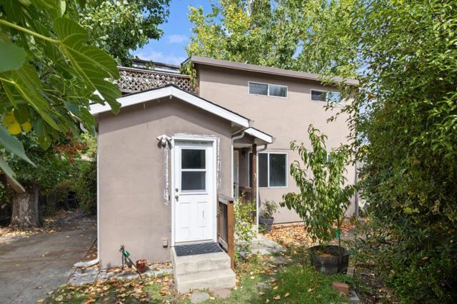 2160 Oakley Avenue, Menlo Park CA: https://media.crmls.org/mediaz/1a558773-bf4d-4474-8062-4788ec453526.jpg