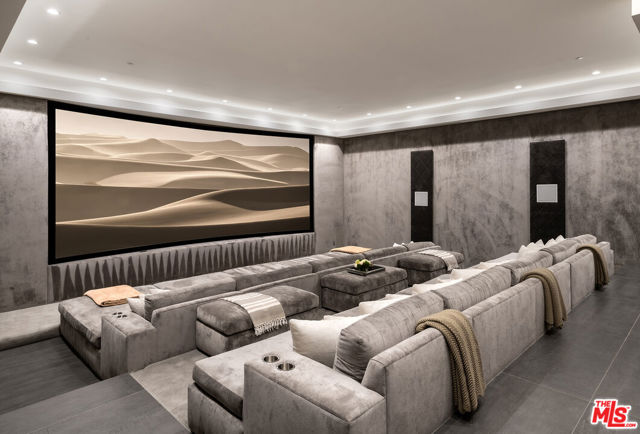 901 Oxford Way, Beverly Hills CA: https://media.crmls.org/mediaz/1a55990b-f70e-445d-9ecf-7e718f11c114.jpg