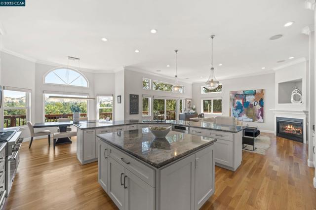 628 Sugarloaf Ct, Walnut Creek CA: https://media.crmls.org/mediaz/1a55b6a7-80b8-4a57-8b00-eed77fa0d191.jpg