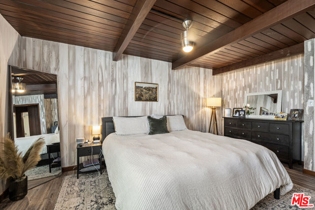 622 Esplanade, Redondo Beach CA: https://media.crmls.org/mediaz/1a564b25-bf39-4d38-8eb6-7a72bf7a3376.jpg
