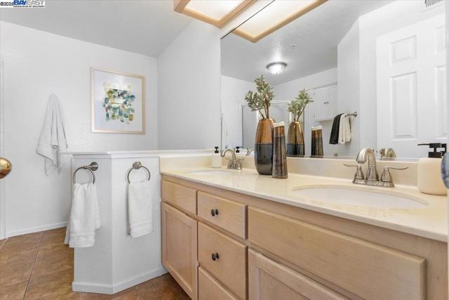 21103 Gary Dr, Hayward CA: https://media.crmls.org/mediaz/1a56d513-26b1-4fb7-8d20-c48d62c4b342.jpg