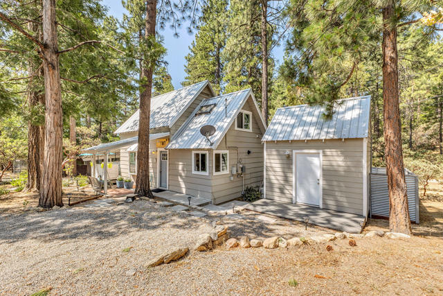 53125 Overlook Drive, Idyllwild CA: https://media.crmls.org/mediaz/1a57dbb4-ae70-4ab2-9147-693254e2a789.jpg