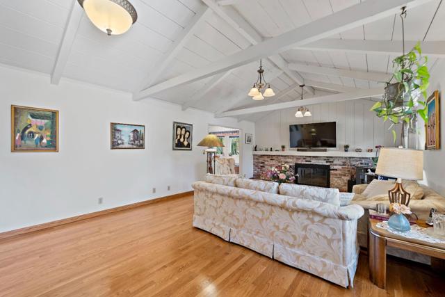 861 Riverside Drive, Los Altos CA: https://media.crmls.org/mediaz/1a57e1cb-e397-42d0-9351-482daf796409.jpg