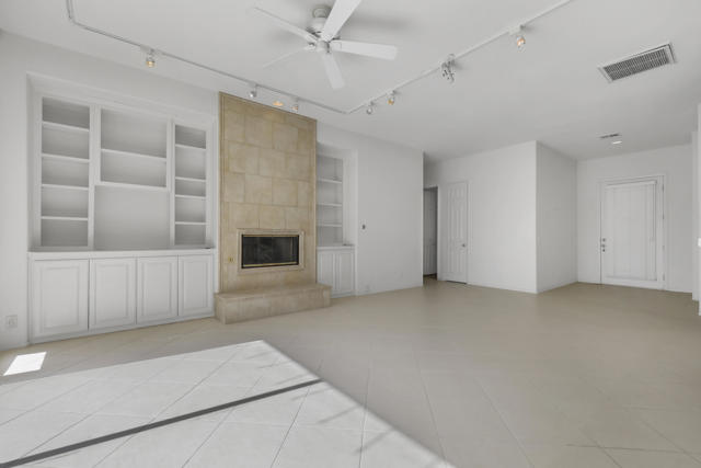 1041 E ViA San Dimas Road, Palm Springs CA: https://media.crmls.org/mediaz/1a583973-d4a1-492a-90e7-5ab7233c23fe.jpg