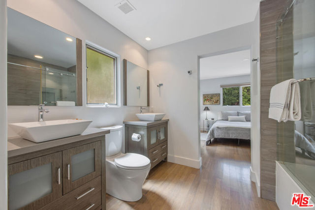 1312 Shoreline Drive, Santa Barbara CA: https://media.crmls.org/mediaz/1a58411e-2570-4853-b3bd-535aa196d961.jpg