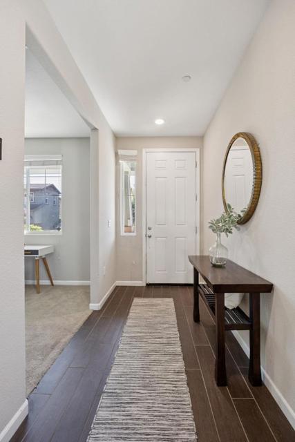 2521 Apricot Way, Gilroy CA: https://media.crmls.org/mediaz/1a588e3a-1bd9-4ff3-9ca7-5e97cd8868fd.jpg