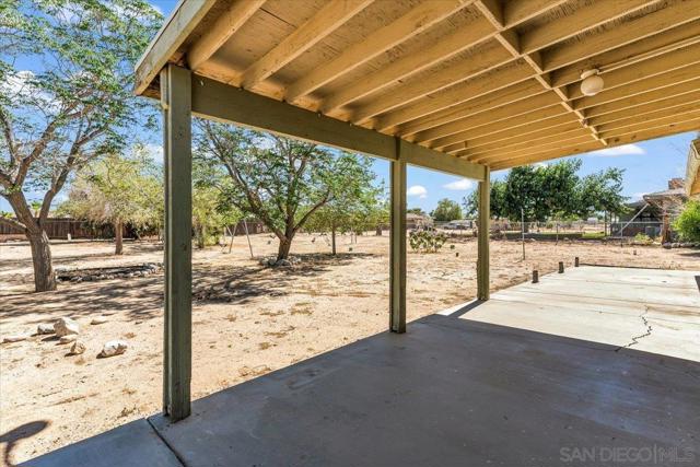 15209 Mauna Loa, Hesperia CA: https://media.crmls.org/mediaz/1a58bd08-3d36-407e-856d-506be28e38e7.jpg