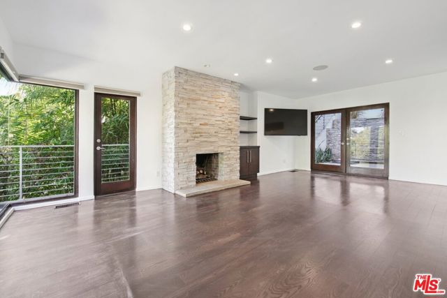 1527 Marmont Avenue, Los Angeles CA: https://media.crmls.org/mediaz/1a58c0fc-9e16-4c63-92c5-aeb7fce6baf0.jpg