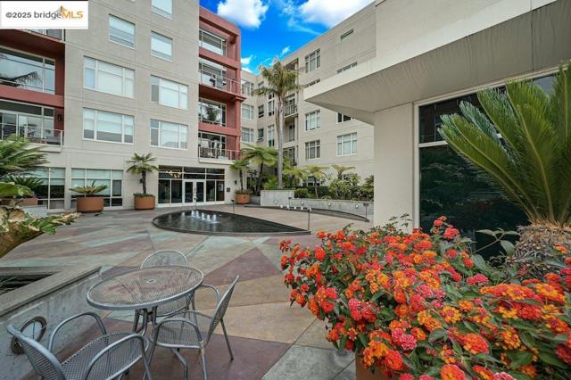 5855 Horton St, Emeryville CA: https://media.crmls.org/mediaz/1a58e13f-78e1-4a8b-9139-0c3aa9563e20.jpg