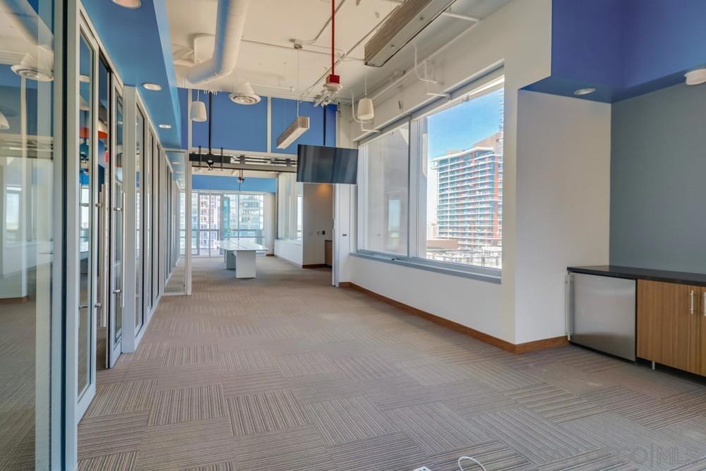 MLS #250032382SD img 16