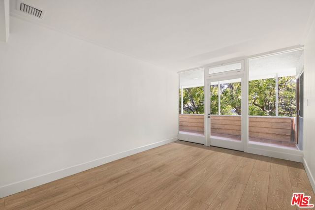 605 Hanley Way, Los Angeles CA: https://media.crmls.org/mediaz/1a593627-e5de-4a76-aebb-ca6147396dff.jpg