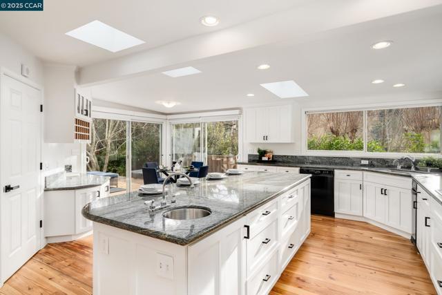 231 Orchard Rd, Orinda CA: https://media.crmls.org/mediaz/1a59b0eb-9ac2-4d5c-a606-05252524ffb0.jpg