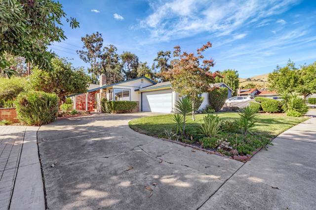 987 Selby Lane, San Jose CA: https://media.crmls.org/mediaz/1a59c819-8917-4c48-9e22-d839363f4af6.jpg