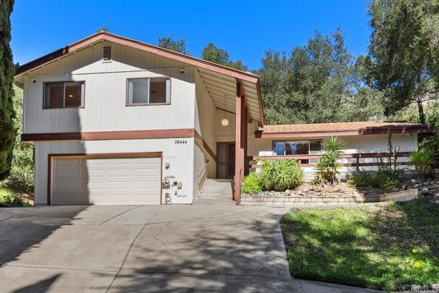 Detail Gallery Image 2 of 59 For 28444 Fallen Tree Ln, Escondido,  CA 92026 - 3 Beds | 2/1 Baths