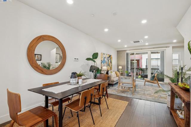 1815 Balsa St, Alameda CA: https://media.crmls.org/mediaz/1a59d427-fe2d-4ea8-86e1-122a53534ccf.jpg