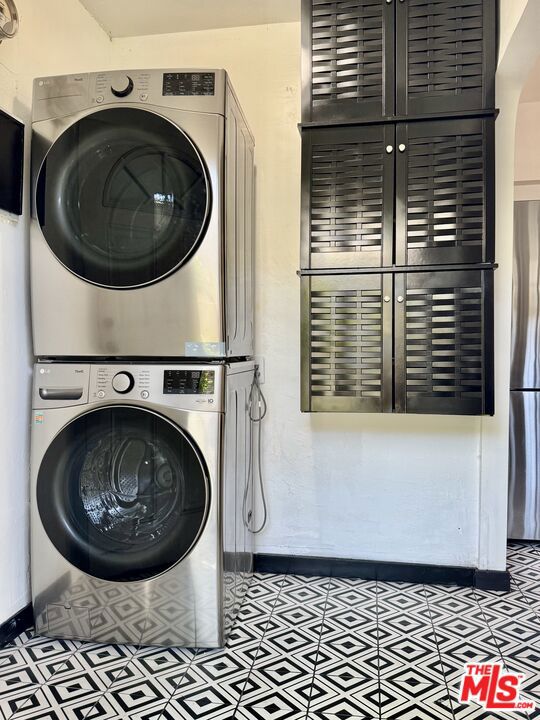 2927 S West View Street, Los Angeles CA: https://media.crmls.org/mediaz/1a5a40b2-5eca-42f5-9477-29ee96a2562f.jpg