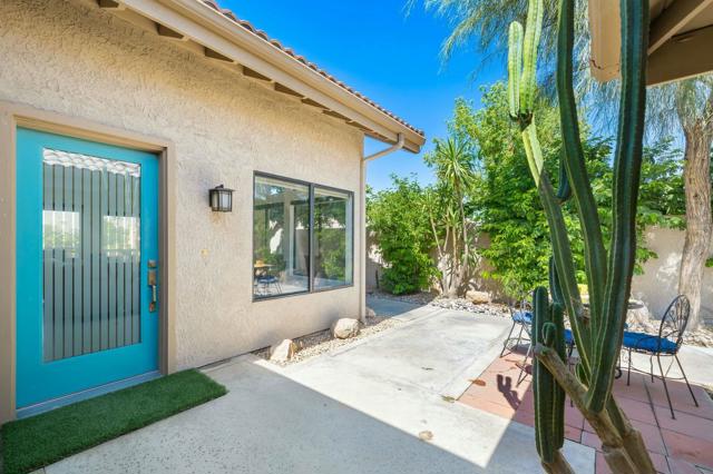 17 Margarita Road, Palm Desert CA: https://media.crmls.org/mediaz/1a5a7bf7-e8a0-45a9-b9fd-67986487182c.jpg