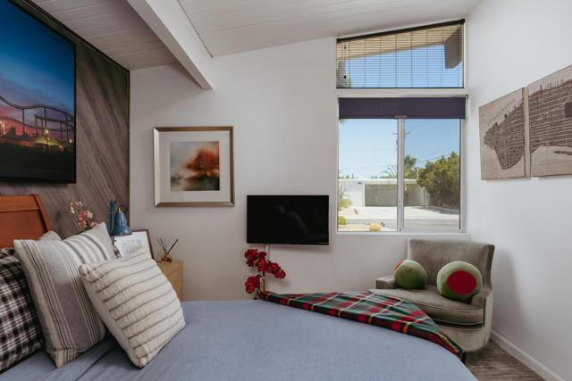 2845 E Wyman Drive, Palm Springs CA: https://media.crmls.org/mediaz/1a5a8a62-899b-4a66-aa55-01d5f4525b93.jpg