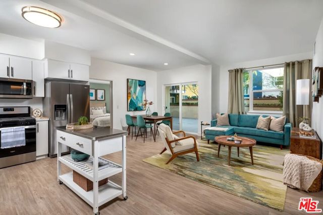 10568 Promenade Gateway, El Monte CA: https://media.crmls.org/mediaz/1a5affe7-8dc7-45f2-87cf-95dea693f281.jpg