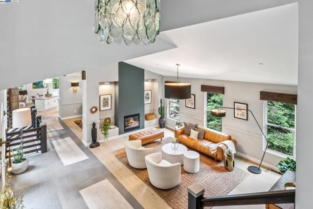2005 TUNNEL RD, Oakland CA: https://media.crmls.org/mediaz/1a5b5b7e-103e-46c3-a461-faab9fcae51e.jpg