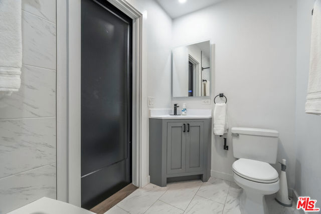 2622 2nd Street, Santa Monica CA: https://media.crmls.org/mediaz/1a5b6c86-b836-41bd-ad57-68d24e6ea808.jpg