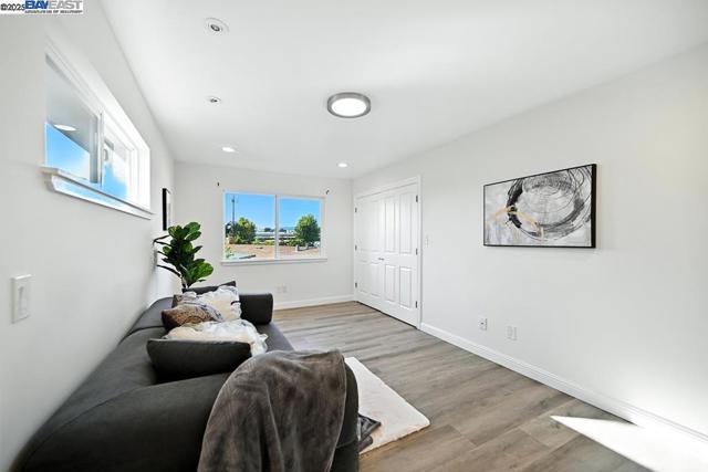 3419 Del Valle Cir, San Leandro CA: https://media.crmls.org/mediaz/1a5bfc33-f2c8-44da-be0c-cbb155413269.jpg