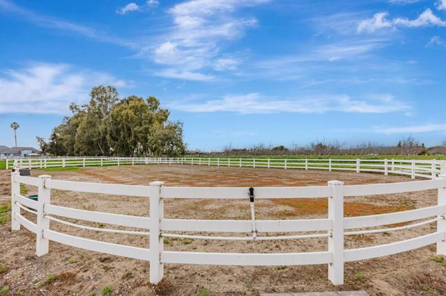 560 Tevis Trail, Hollister CA: https://media.crmls.org/mediaz/1a5c1647-08fa-44bc-b355-97a445a3fb8f.jpg