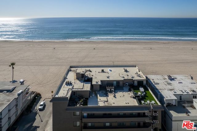 1 Northstar Street, Marina del Rey CA: https://media.crmls.org/mediaz/1a5c8b2e-8ee3-4763-9eea-4f71b9f0e97c.jpg