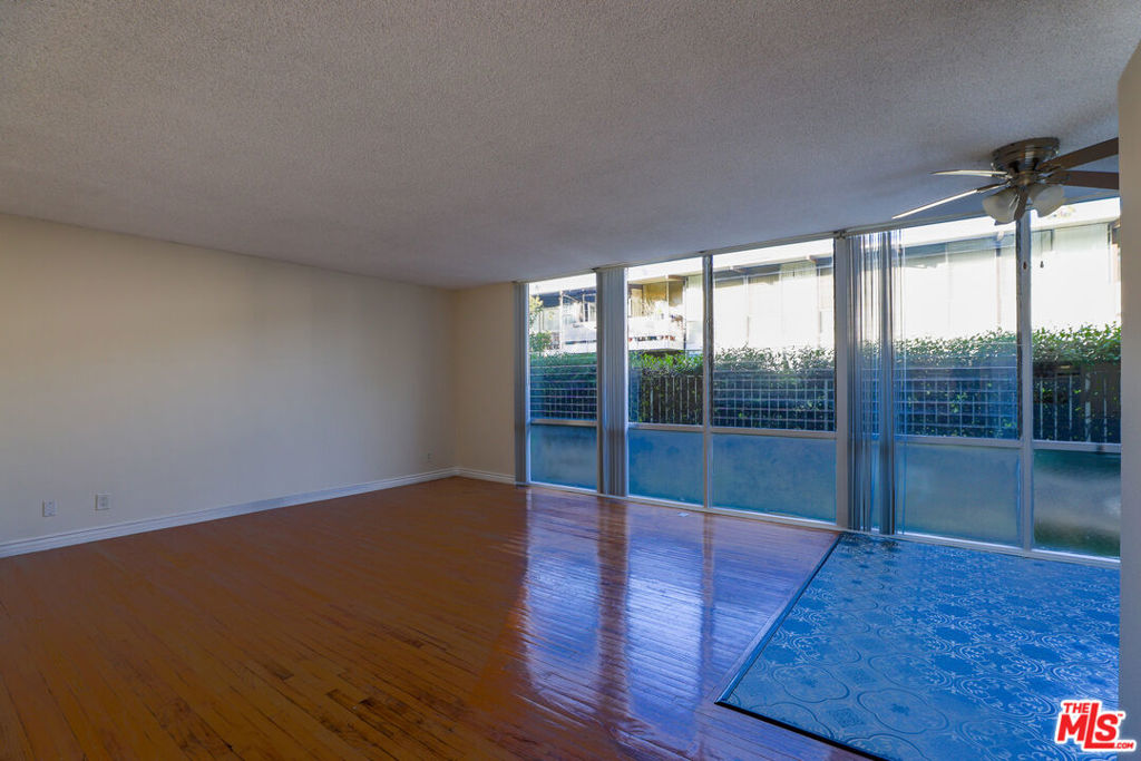 11131 ROSE Avenue #25