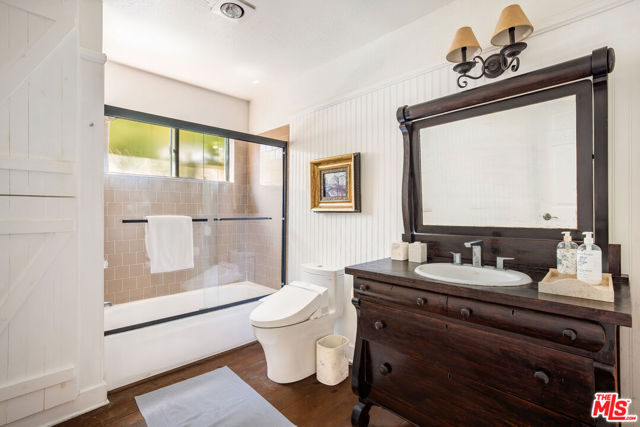 1647 N Beverly Glen Boulevard, Los Angeles CA: https://media.crmls.org/mediaz/1a5d079f-ac89-4a89-bea9-8631fe066c2a.jpg