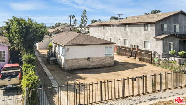 224 W 101st Street, Los Angeles CA: https://media.crmls.org/mediaz/1a5d6d92-2cf5-4090-8cbb-96c5ab482e1c.jpg