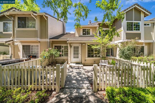 7464 Oxford Cir, Dublin CA: https://media.crmls.org/mediaz/1a5db0ae-1ebc-47ca-8104-f236462c84e9.jpg