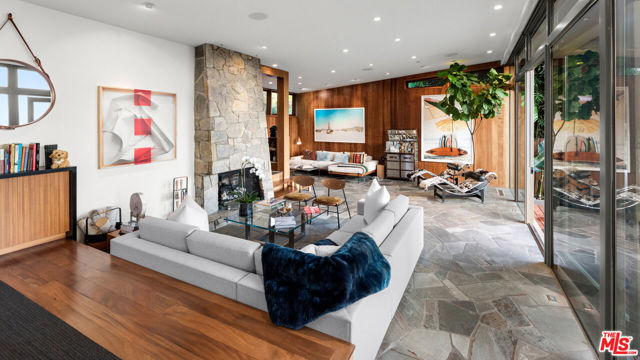 1659 Waynecrest Drive, Beverly Hills CA: https://media.crmls.org/mediaz/1a5e16a0-3d90-43c7-9057-e4345d8ffe79.jpg