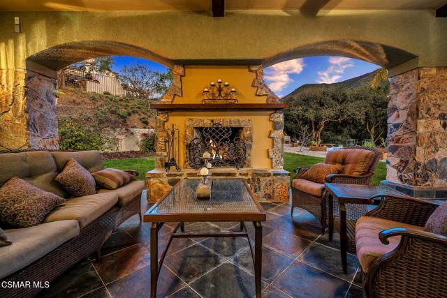 1826 Crystal View Circle, Newbury Park CA: https://media.crmls.org/mediaz/1a5e16c7-ce9f-4db5-9fb7-1da589f0271f.jpg