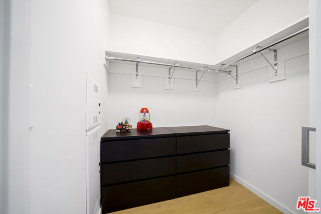 889 Francisco Street, Los Angeles CA: https://media.crmls.org/mediaz/1a5e2663-8d28-4fbd-83f1-0a5e47568fb4.jpg