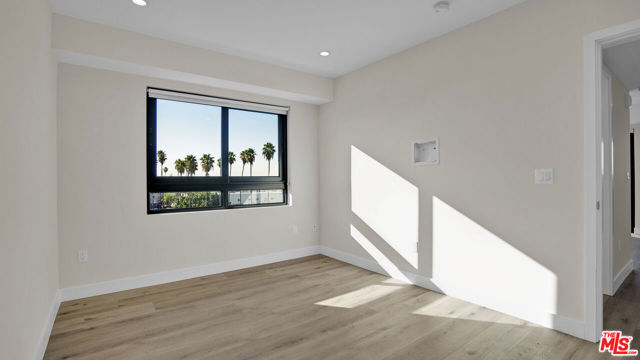 846 S Mariposa Avenue, Los Angeles CA: https://media.crmls.org/mediaz/1a5e9665-4c81-4064-a71d-984c1bb52765.jpg