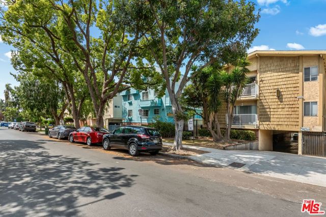 3329 Keystone Avenue, Los Angeles CA: https://media.crmls.org/mediaz/1a5ef628-0343-4638-b13b-842b637216f0.jpg