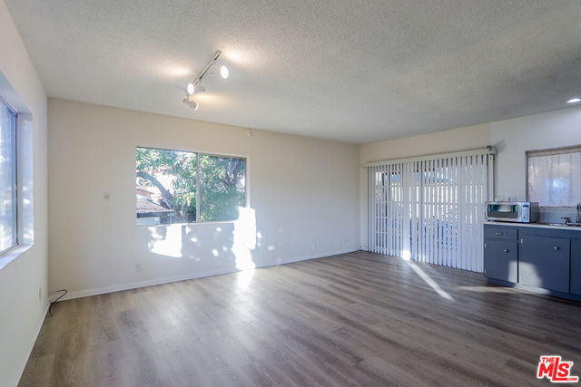 3131 & 3135 Oakcrest Drive, Los Angeles CA: https://media.crmls.org/mediaz/1a5f3aa9-f077-448c-9707-6520547dee0b.jpg