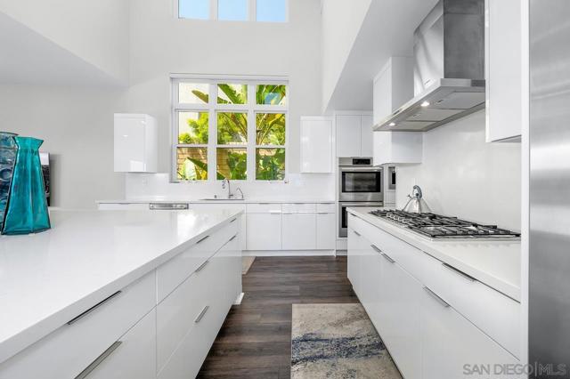 13722 Canyon Loop Trl, San Diego CA: https://media.crmls.org/mediaz/1a5f463c-1735-41ce-a677-b40c706e88e3.jpg