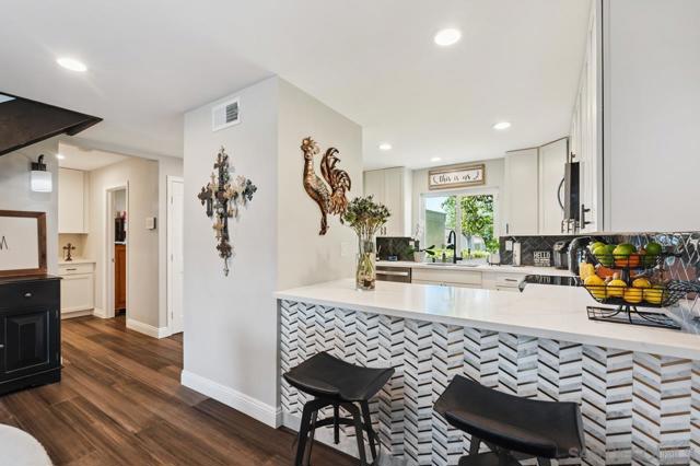 17839 Valle De Lobo, Poway CA: https://media.crmls.org/mediaz/1a5f71a6-4a87-4513-afe9-1b4d42927c43.jpg