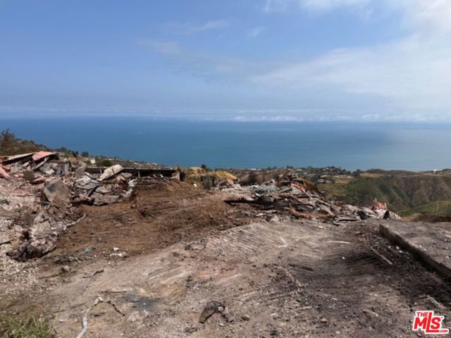 2401 Rambla Pacifico Street, Malibu CA: https://media.crmls.org/mediaz/1a5fbf9b-ae32-4638-9761-bb60bf6fdd64.jpg