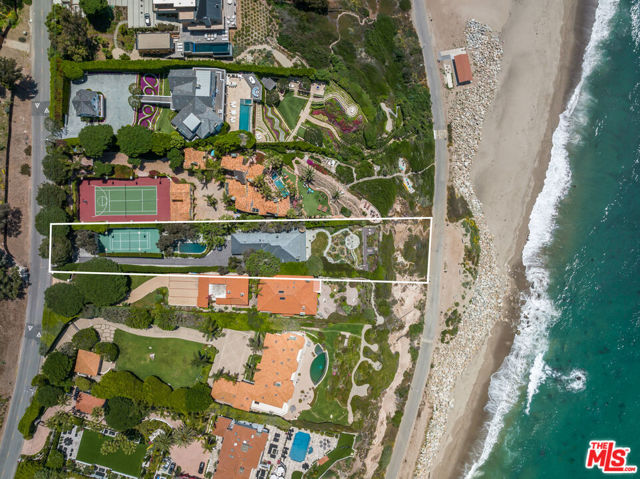 7089 Birdview Avenue, Malibu CA: https://media.crmls.org/mediaz/1a60038f-2b80-4e8d-9290-b8fa2f1203e0.jpg