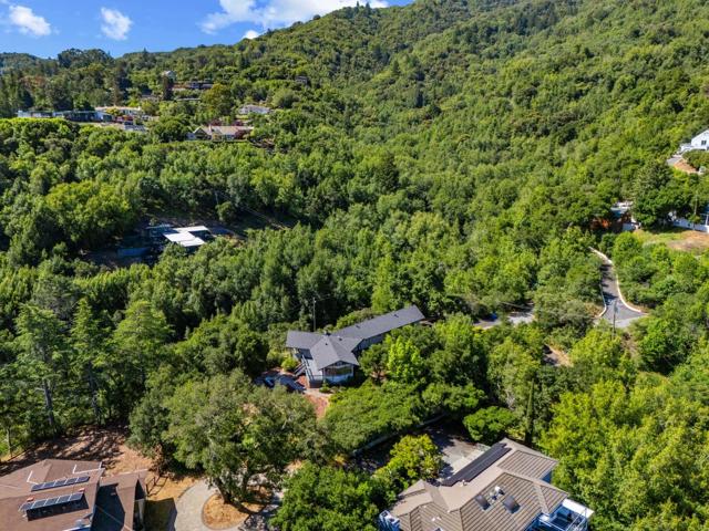 16451 Wood Acres Road, Los Gatos CA: https://media.crmls.org/mediaz/1a603a6a-0897-4376-a198-fe436b21c471.jpg