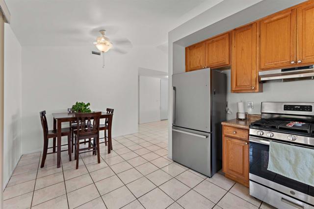 Detail Gallery Image 6 of 22 For 5133 Greenbrook St, Oceanside,  CA 92057 - 4 Beds | 2 Baths