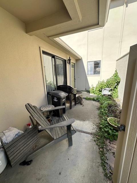 130 Nissen Road, Salinas CA: https://media.crmls.org/mediaz/1a605aad-8c5e-42f0-9fc7-2a5804c58ae1.jpg