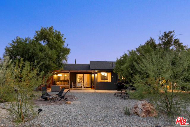 11051 Pinon Avenue, Morongo Valley CA: https://media.crmls.org/mediaz/1a6074b2-8278-4d4b-83f6-3c2a11f113a1.jpg